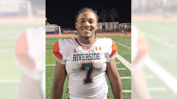 Riverside Poly running back Jshaun Thomas ran for 136 yards and a touchdown in the Bears' 27-12 win over Esperanza in the CIF-SS playoffs on Thursday, Nov. 2. (Photo by David Delgado)