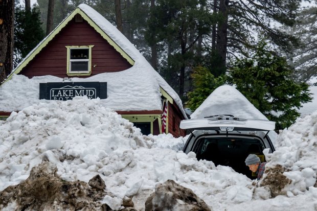 Mark Sue, 76, digs his van out of the snow Saturday, March 4, 2023, on Crest Forest Drive outside his home. Sue has spent more than 10 hours trying to dig out the vehicle over the past two days in Crestline. (File photo by Terry Pierson, The Press-Enterprise/SCNG)