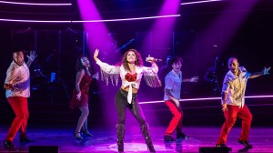 The jukebox bio of Emilio and Gloria Estefan dazzles in a high-energy touring production. 